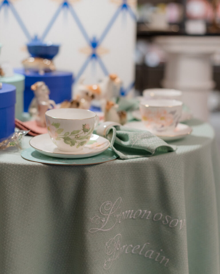 Lomonosov Porcelain shop - display