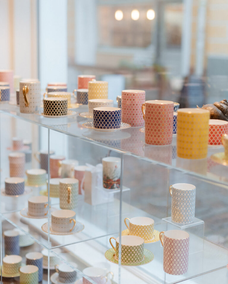 Lomonosov Porcelain Shop - Window cups