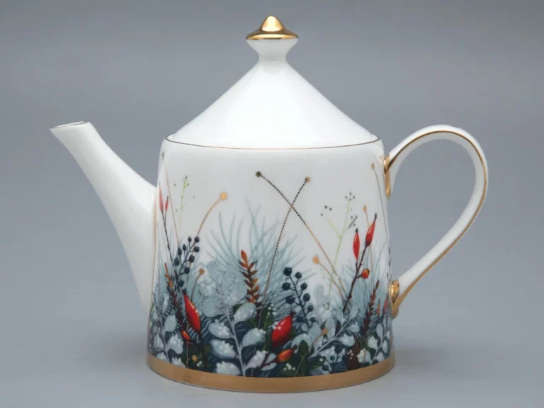 LOMONOSOV IMPERIAL BONE CHINA PORCELAIN TEA POT KALENDA
