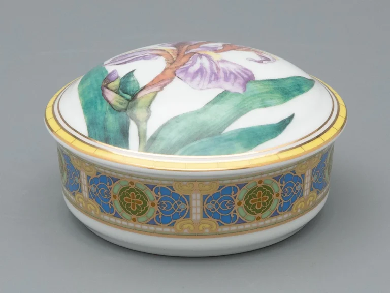 Lomonosov Porcelain Jewelry box Delicate Iris