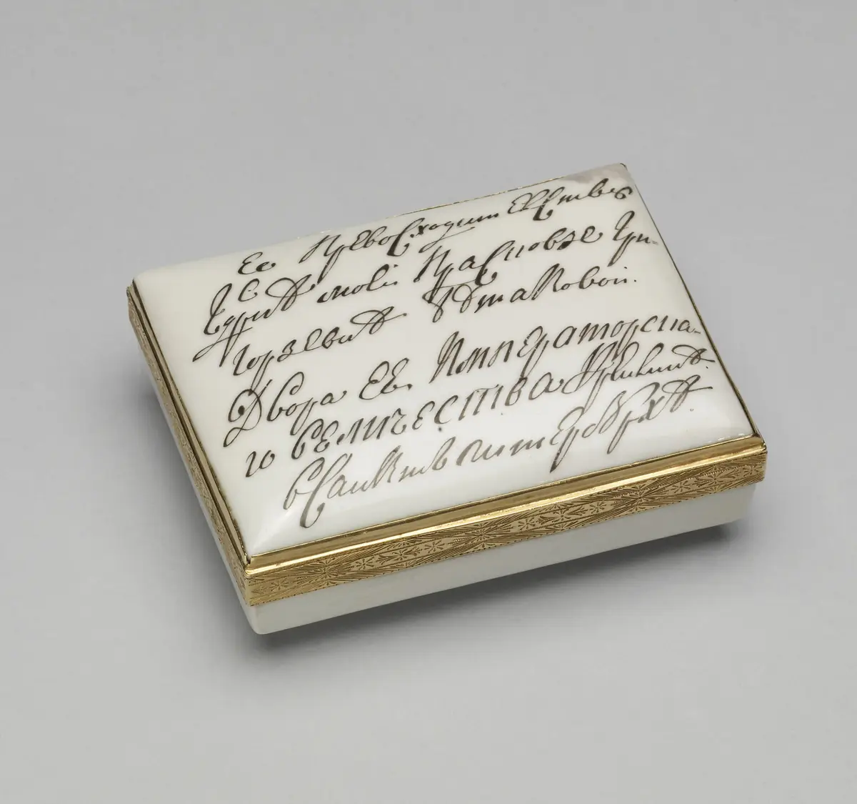 Lomonosov porcelain snuffbox shaped as a sealed letter, Walters Art Museum